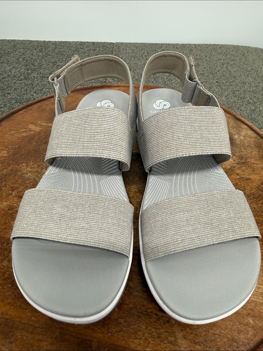 Cloudsteppers Clarks Sandal Wm 9 Arla Jacory Sand Gray Stretch 2 Strap Slingback - Picture 3 of 12